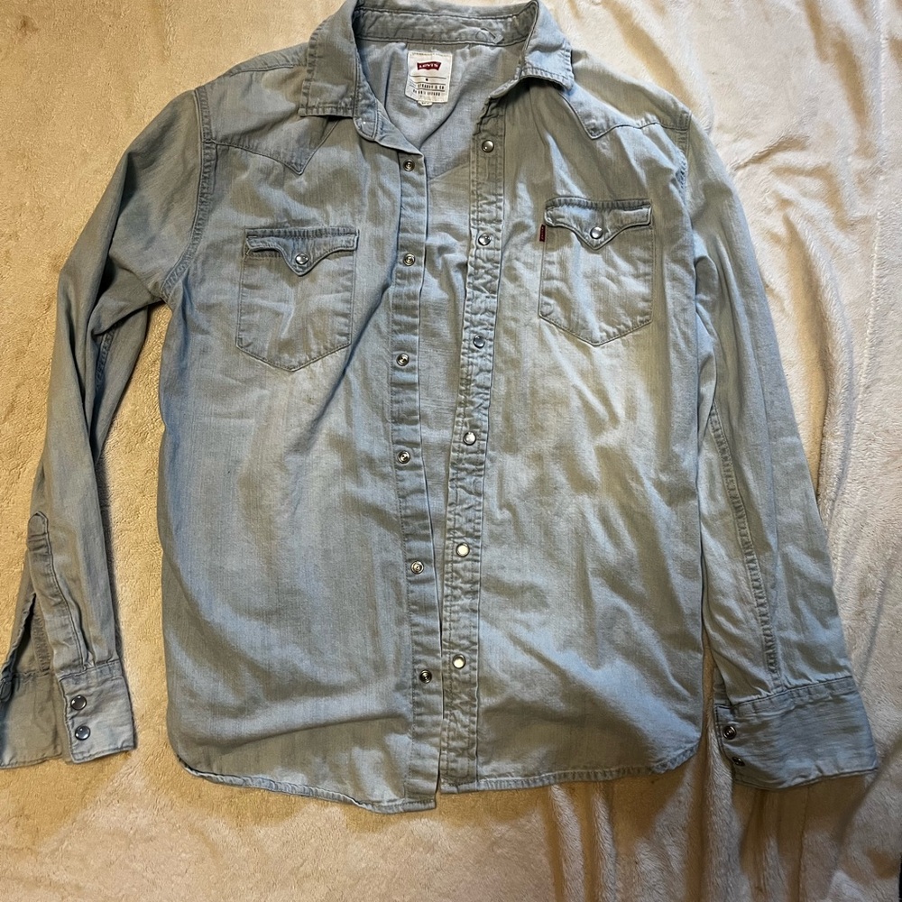 Levi red tag faded denim PEARL SNAP. Shirt medium